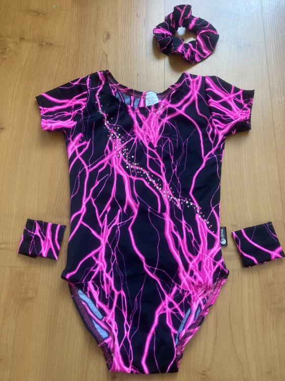 Dres + doplňky 122-128