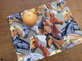 Prostírání na svačinu-koně